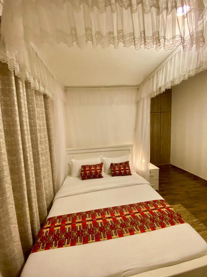 Отель Nimaro Courts Энтеббе Экстерьер фото